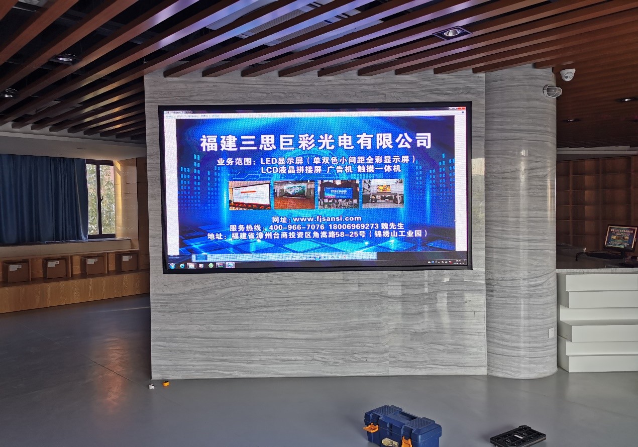 廈門大學附屬科技中學翔安校區(qū)   室內P2.5全彩顯示屏.jpg